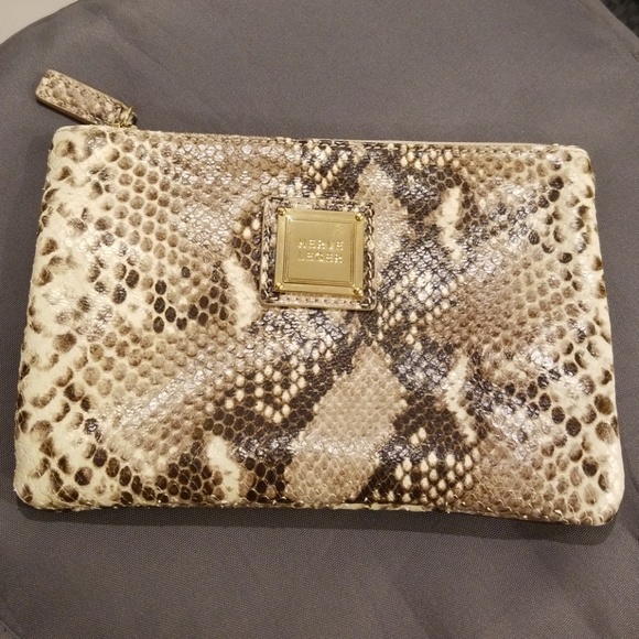 Herve Leger Handbags - 🎉Host Pick🎉 💕Herve Leger💕 Snakeskin Clutch